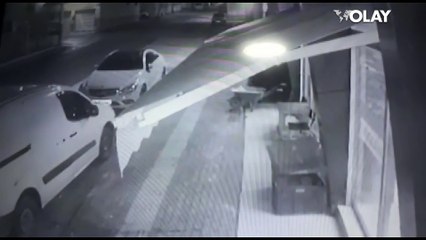 Kamyonetin freni boşaldı! O anlar kamerada...