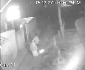 pal chor pahladi me ghar mai ghusa tha