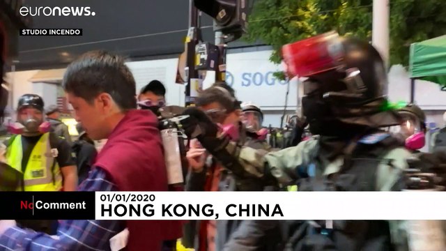 В Гонконге депутатский мандат не спасает от полиции