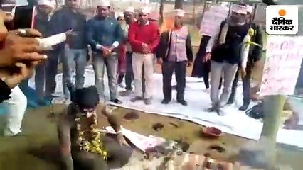 अतिथि शिक्षकों ने अघोरी को बुलाकर कराया तांत्रिक यज्ञ; बोले- इससे कमलनाथ सरकार को सद्बुद्धि आएगी