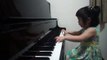 Découvrez le talent de cette petite fille de 3 ans qui joue très bien au piano.