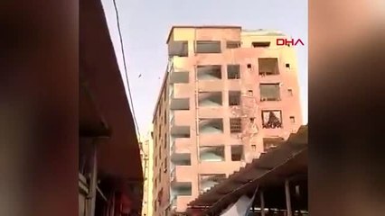 Pakistan'da 6 katlı apartman çöktü
