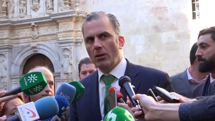 Ortega Smith acusa a Sánchez de "arrodillarse ante los golpistas"