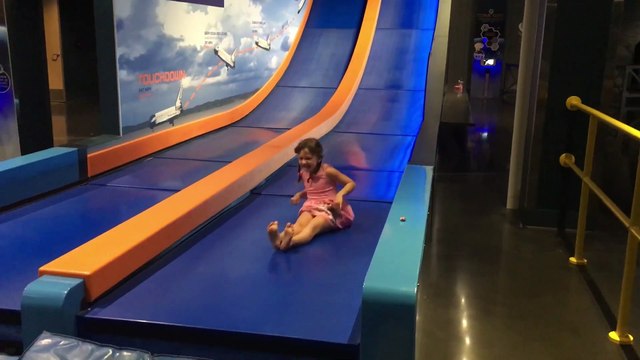 Visitando a Esposição Area Espacial e comendo Doces Espaciais