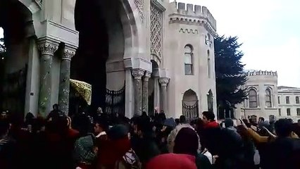 İstanbul Üniversitesinde polis müdahalesi