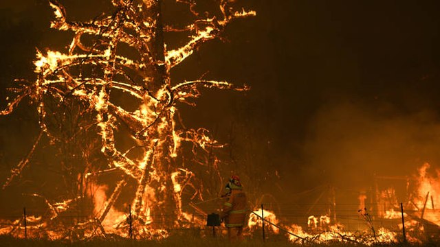 Firefighter explains extremity of Australia's bushfires