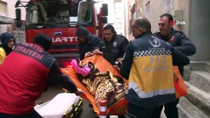 Komşuları haber verdi, itfaiye pencereden girip yaşlı hastayı kurtardı