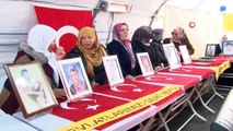 HDP Önünde Oturma Eylemi Başlatan Ailelerin Evlat Nöbeti Sürüyor