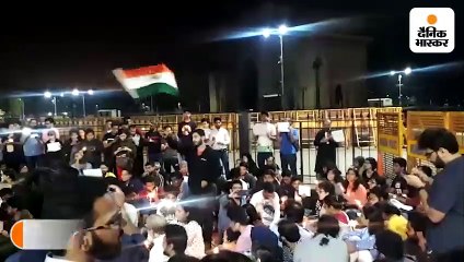जेएनयू में हुई हिंसा के विरोध में पुणे एफटीआईआई छात्रों का प्रदर्शन