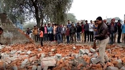 बड़ा हादसा: झांसी में गिरी स्टोन क्रशर की दीवार, 15 मजदूर दबे, 5 की दर्दनाक मौत