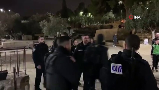 - İsrail Güçleri Mescidi Aksa'da Namaz Kılanlara Saldırdı