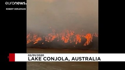 Download Video: Australia, la costa invasa dalle fiamme: turisti in fuga