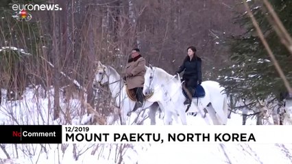 Kim Dzsongun a Pektu-hegyen lovagolt