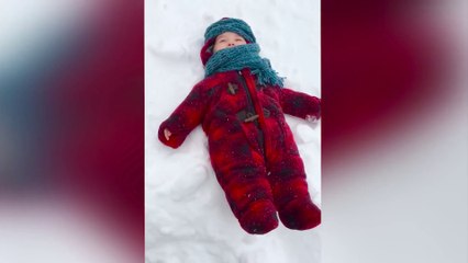 Cutest Baby Playing With Snow - Fun And Fails