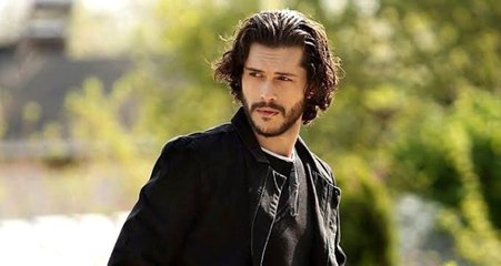Yakışıklı oyuncu Alperen Duymaz aşkını ilan etti! Sevgilisiyle ilk pozunu paylaştı