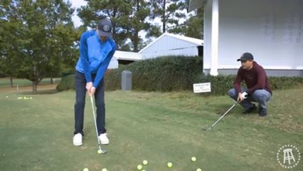Kevin Kisner Gives Frankie Borrelli Chipping Lessons