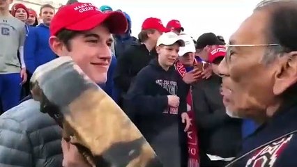 Así fue el enfrentamiento entre un nativo americano y estudiantes pro Trump