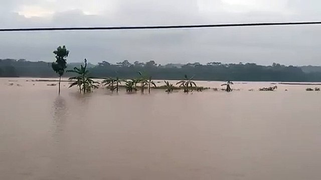 Terribles inundaciones y deslizamientos de tierra en Indonesia dejan 68 muertos
