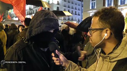 Venezolanos encaran la extrema izquierda chavista en una manifestación en Puerta de Sol