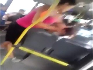 Golpes, gritos e insultos contra estos ladrones en un bus