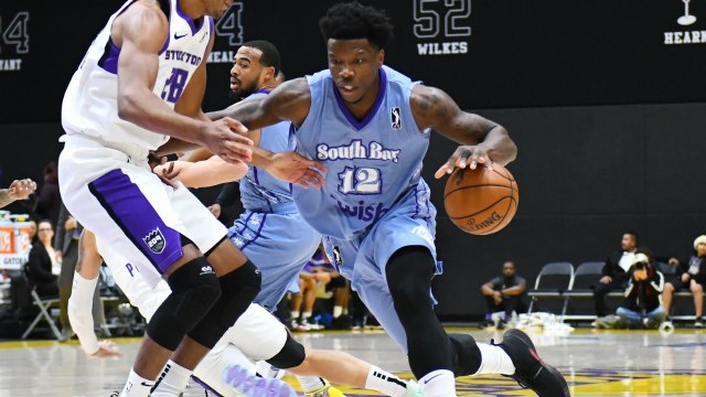 Devontae Cacok Posts 14 points & 15 rebounds vs. Sioux Falls Skyforce
