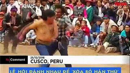 Lễ hội đánh nhau mừng năm mới ở Peru