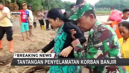 Heroik! Tantangan Petugas Evakuasi Banjir Jakarta