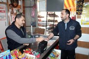 Samsun'da bir hayırsever, marketin veresiye defterini satın aldı
