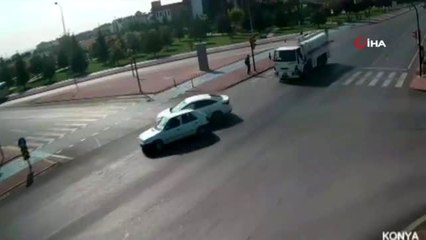 İki aracın çarpışma anı kamerada