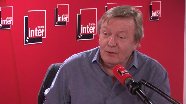 Jean Echenoz : Un livre, c'est à chaque fois relancer les dés, on ne sait pas ce qui va sortir. Se prendre au sérieux, ce serait s'empêcher d'avancer.