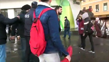 Taşkınlık yapan İngiliz turiste Taksim'de meydan dayağı