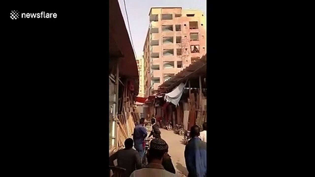 パキスタン崩壊するビル　逃げ遅れないように