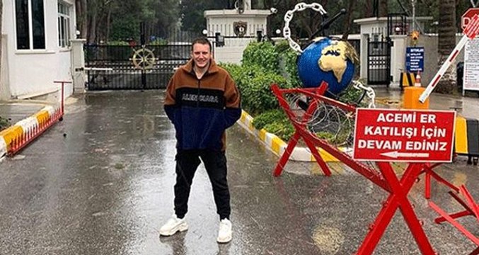 Vatani görevini yapan popçu Edis'e haciz şoku! 550 bin TL'lik arabasına el konuldu