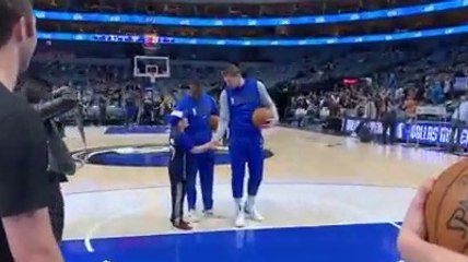 Basket-Ball - NBA - Luka Doncic meets a young fan