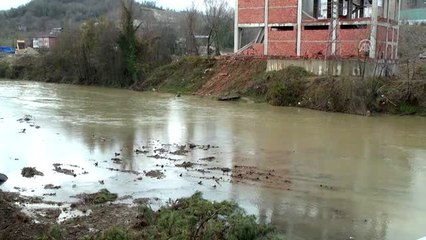 Dere yatağındaki 4 katlı binanın yıkımına başlandı (2)
