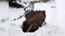 Mersin erdemli'de kar yağışı elektrik direklerini devirdi