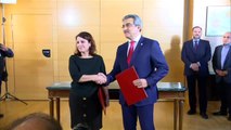 El PSOE firma el acuerdo para la investidura de Sánchez con Nueva Canaria, Compromís y Teruel Existe