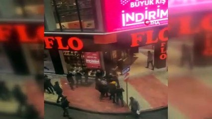 Ortalık bir anda savaş alanına döndü...Sopalı kavga kamerada