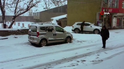 Karlıova’da kar yağışı etkili oldu