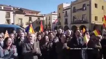 Reciben a Arrimadas al grito de “¡Hijos de puta, fuera de aquí!” en el pueblo natal de Puigdemont