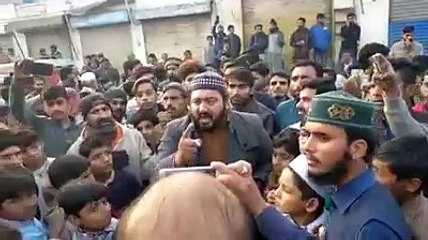 Stone pelting at Nankana Sahib gurdwara in Pakistan (9)