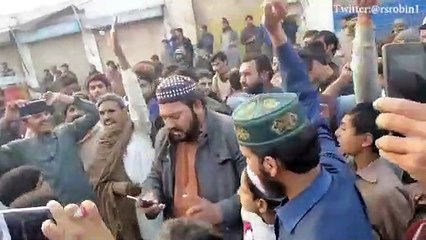 Stone pelting at Nankana Sahib gurdwara in Pakistan (8)
