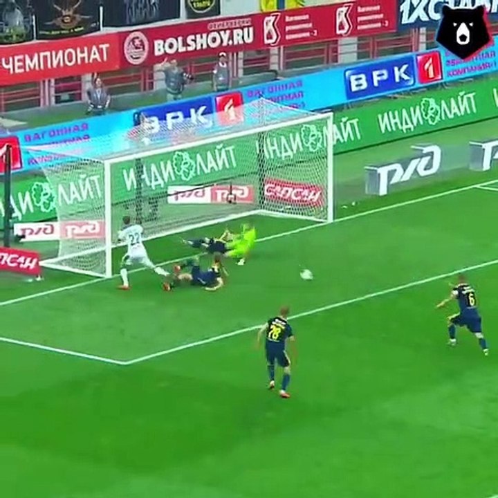 Un défenseur qui donne littéralement tout  pour le bien de son équipe