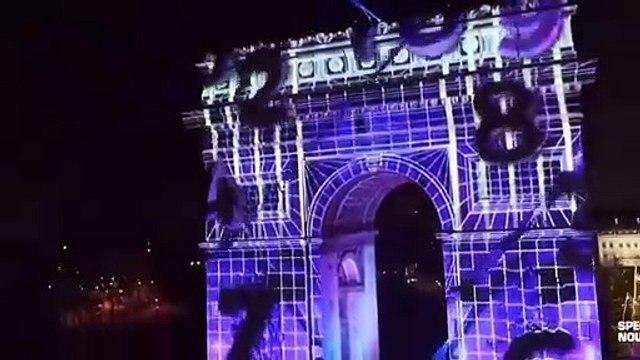 Bonne année à tous ! Revivez le feu d'artifice depuis l'Arc de Triomphe pour le passage de 2020