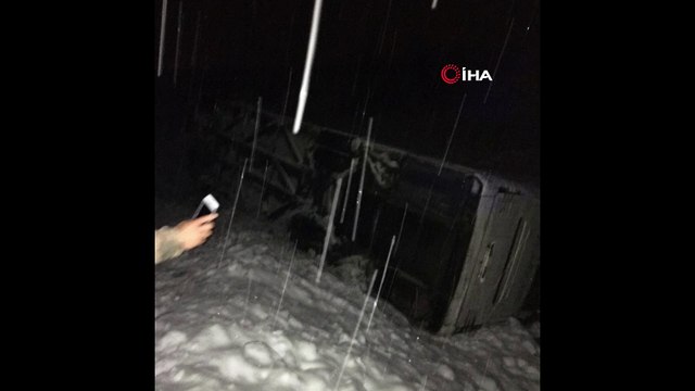 Erzincan’da yolcu otobüsü devrildi: Çok sayıda yaralı var