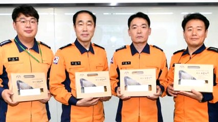 문 대통령, 청와대 텃밭에서 키운 차 소방청에 선물 / YTN