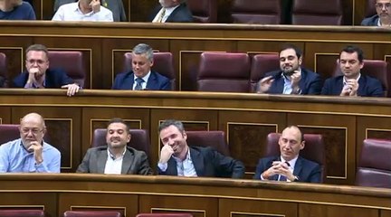 El castañazo de Toni Cantó al portavoz de Compromís durante su patriótica despedida del Congreso
