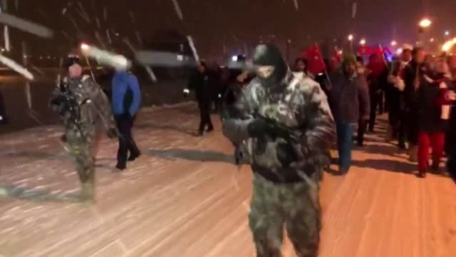 Sarıkamış şehitleri için kar altında meşaleli yürüyüş