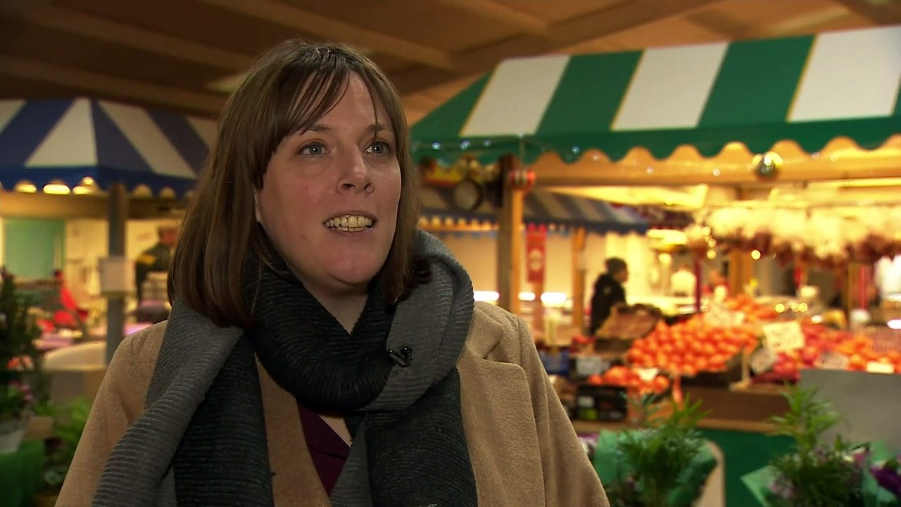 Jess Phillips enters Labour leadership race