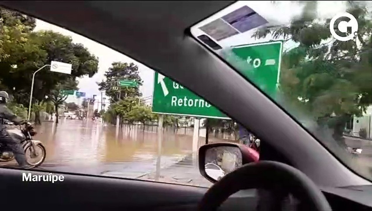 Chuva causa alagamentos em pontos da Grande Vitória